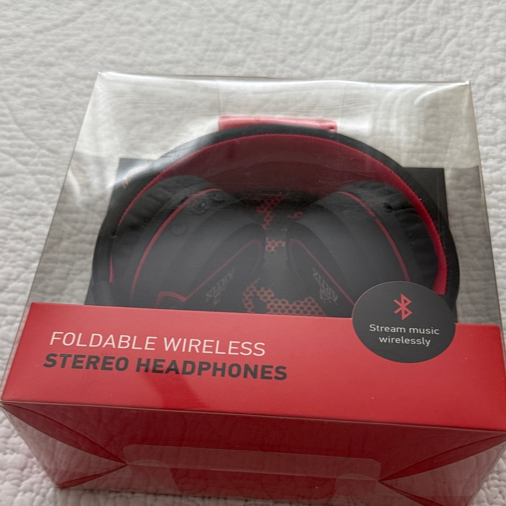 Foldable Wireless Stereo Headphones - Black & Red